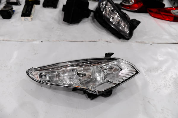 Megane çıkma yedek parça_MEGANE 3 SAĞ FAR (1)